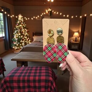 🦄 Christmas Lights Plaid Holiday Earrings!